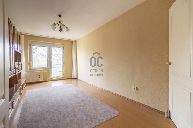 Eladó panellakás, Székesfehérvárott 59.6 M Ft, 3 szobás