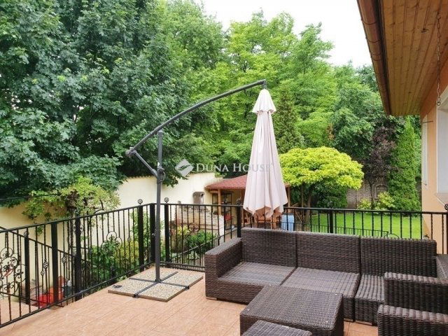 Eladó családi ház, Kecskeméten 245 M Ft, 5 szobás