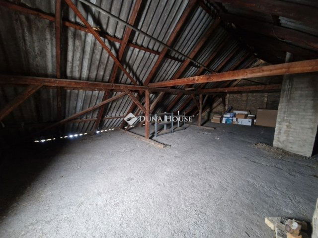 Eladó családi ház, Baján 49.999 M Ft, 4 szobás