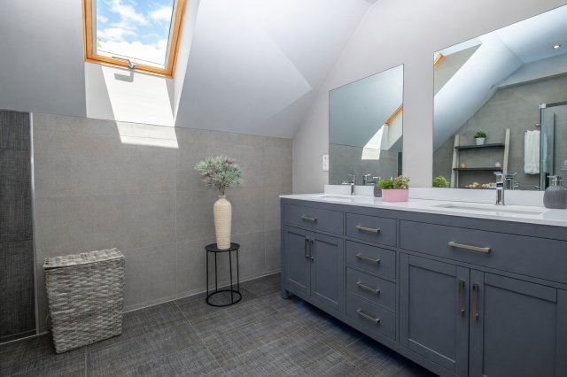 Eladó családi ház, Csopakon 329.9 M Ft, 6 szobás