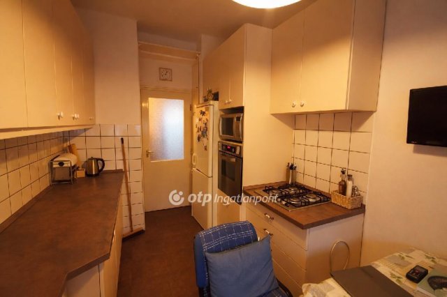 Eladó téglalakás, Cegléden 52 M Ft, 2+1 szobás