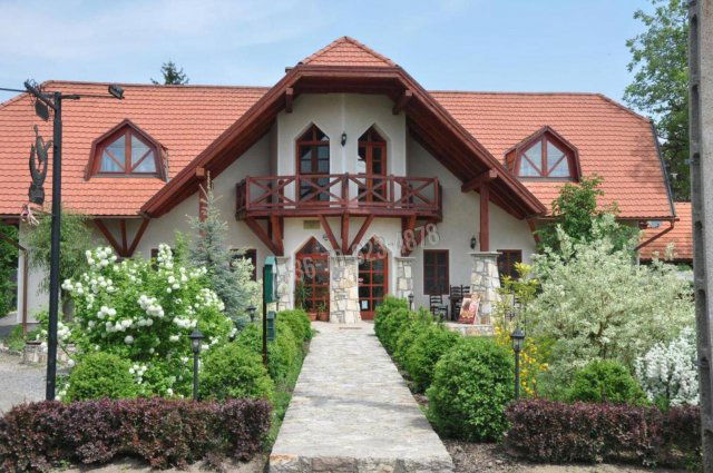 Eladó hotel, Mátranovákon 241.8 M Ft, 17 szobás