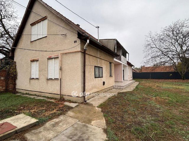 Eladó téglalakás, Békéscsabán 26.5 M Ft, 3 szobás