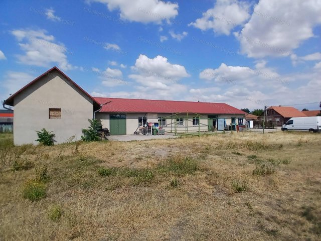 Eladó ipari ingatlan, Cegléden 149 M Ft / költözzbe.hu