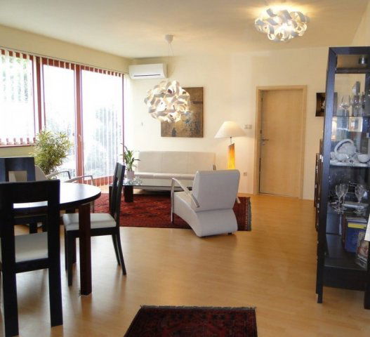 Kiadó téglalakás, albérlet, Pécsett, Anna utcában, 1+1 szobás