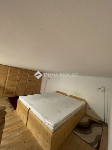 Eladó téglalakás, Budapesten, VI. kerületben 74.5 M Ft, 1 szobás