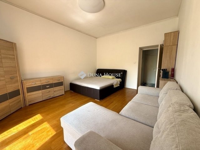 Eladó téglalakás, Budapesten, V. kerületben 84.9 M Ft, 2 szobás