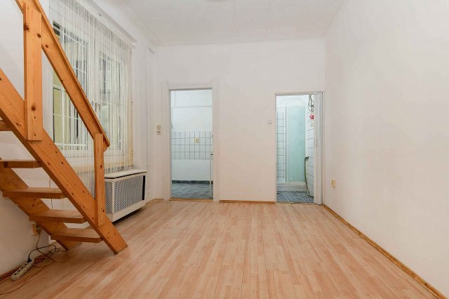 Eladó téglalakás, Budapesten, VIII. kerületben, Dugonics utcában