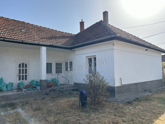 Eladó családi ház, Turán 40 M Ft, 3 szobás
