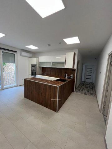 Eladó téglalakás, Komlón 34.5 M Ft, 2 szobás