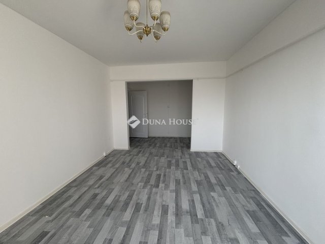 Eladó panellakás, Tatabányán 37.9 M Ft, 2 szobás