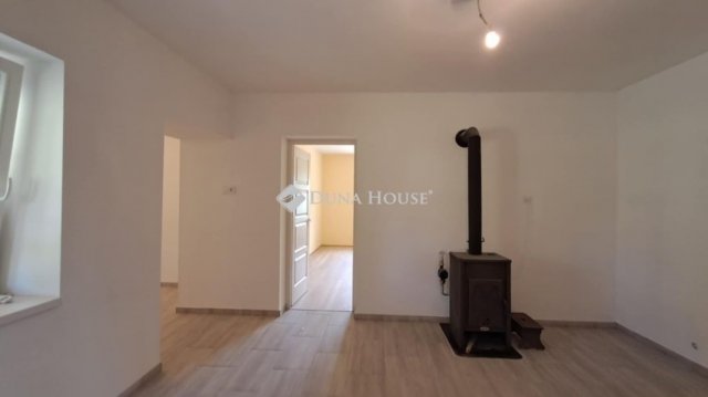 Eladó családi ház, Bakonyán 38.5 M Ft, 2 szobás