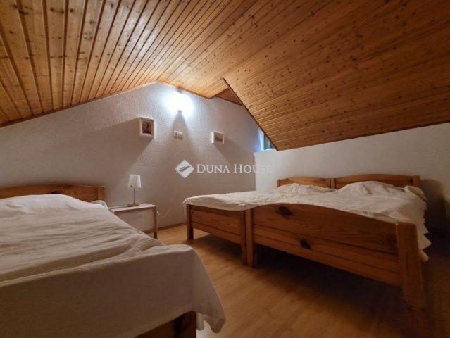 Eladó családi ház, Abaligeten 93 M Ft, 9 szobás