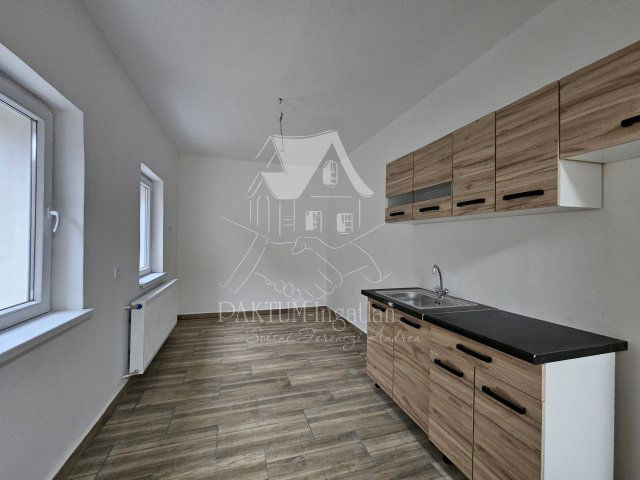 Eladó családi ház, Szolnokon 69 M Ft, 3 szobás