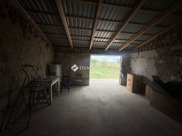 Eladó családi ház, Soponyán 43.5 M Ft, 3 szobás