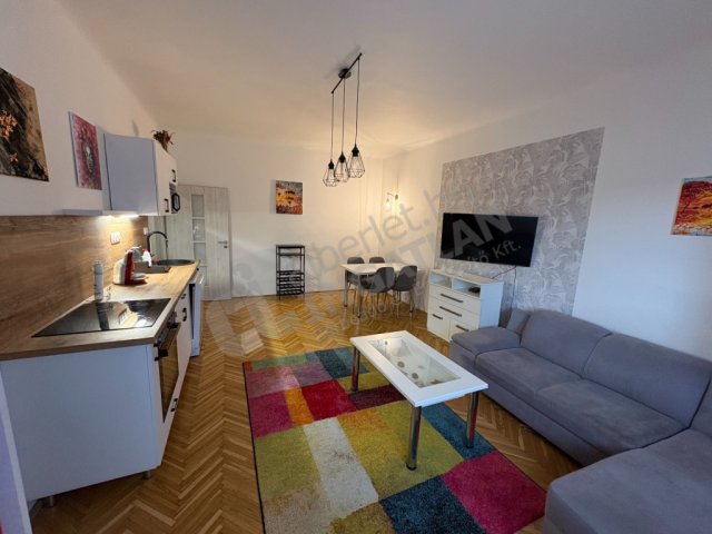 Kiadó téglalakás, albérlet, IV. kerületben, Szent László téren