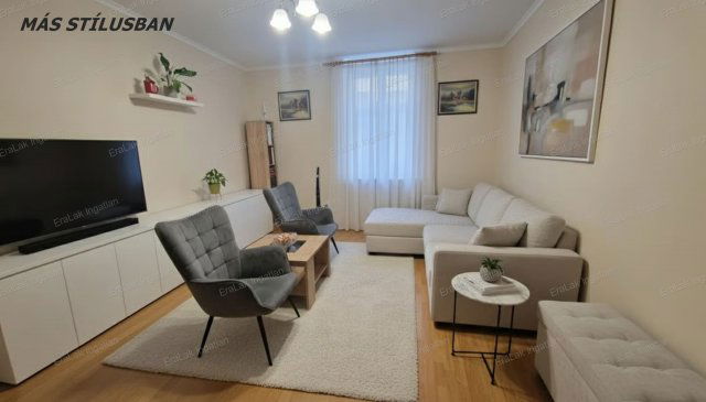 Eladó téglalakás, Győrött 65.555 M Ft, 2 szobás