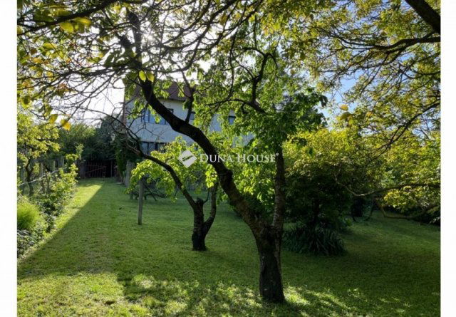 Eladó családi ház, Pécsett 89.9 M Ft, 5 szobás