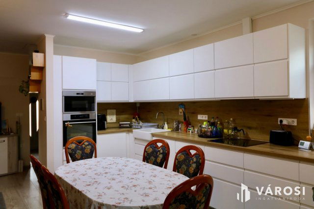 Eladó ikerház, Győrságon 95.99 M Ft, 4 szobás