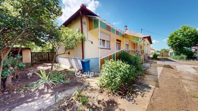 Eladó családi ház, Gemzsén 21 M Ft, 3 szobás