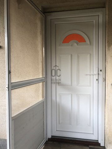 Eladó ikerház, Szolnokon 29.9 M Ft, 2 szobás