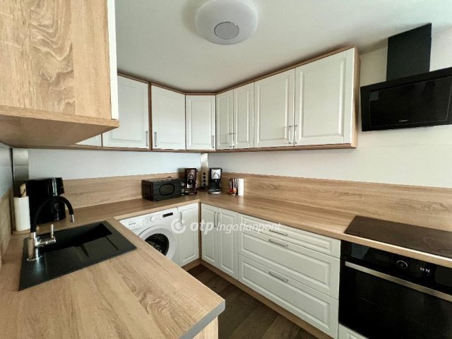 Eladó családi ház, Balatonfüreden 199.999 M Ft, 4+1 szobás