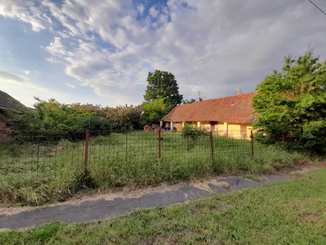 Eladó családi ház, Békéscsabán 5.5 M Ft, 2 szobás