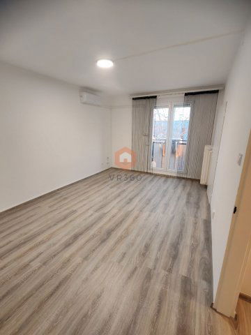 Kiadó téglalakás, albérlet, Pécsett 135 E Ft / hó, 1+1 szobás