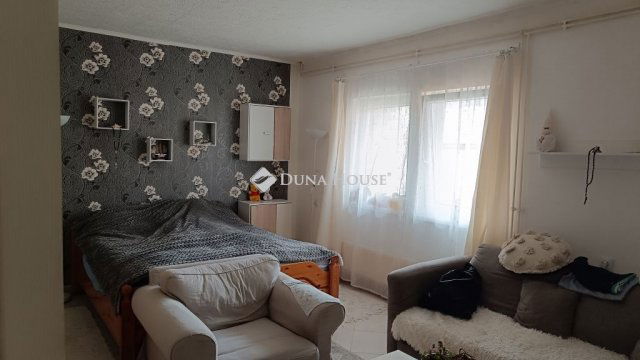 Eladó családi ház, Szentmártonkátán 49.9 M Ft, 4 szobás