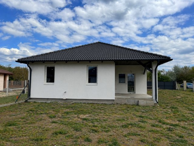 Eladó családi ház, Kiskunlacházán 92.9 M Ft, 3 szobás