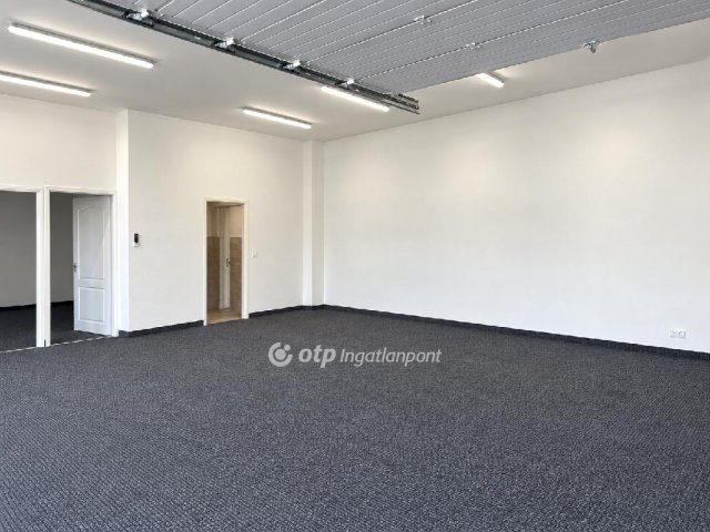Eladó ipari ingatlan, Várpalotán 79.9 M Ft / költözzbe.hu