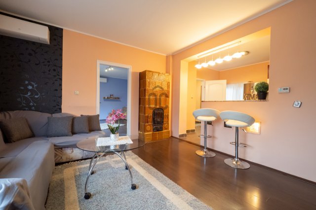 Eladó téglalakás, Pécsett 49.99 M Ft, 3 szobás