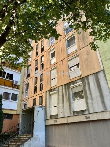 Eladó panellakás, Pécsett 43.9 M Ft, 2 szobás