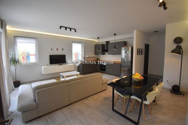 Eladó ikerház, Budapesten, XVI. kerületben 124.9 M Ft, 4 szobás