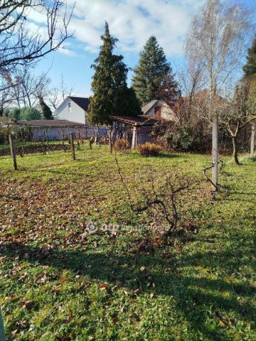 Eladó családi ház, Pécsett 48.8 M Ft, 3 szobás