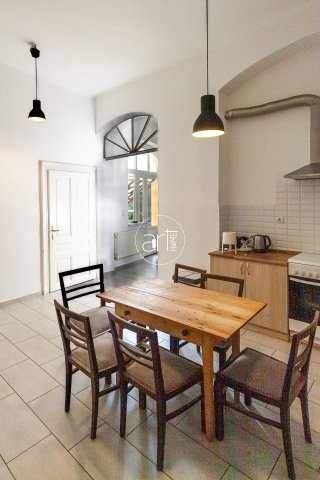 Kiadó téglalakás, albérlet, Szegeden, Bokor utcában, 4 szobás