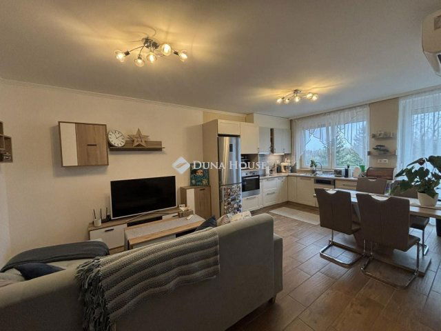 Eladó téglalakás, Mosonmagyaróváron 63.9 M Ft, 3 szobás