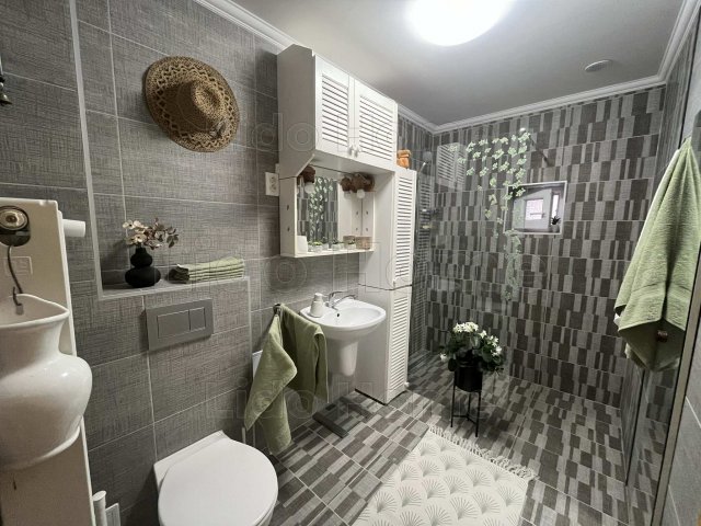 Eladó téglalakás, Várpalotán 56.9 M Ft, 3 szobás