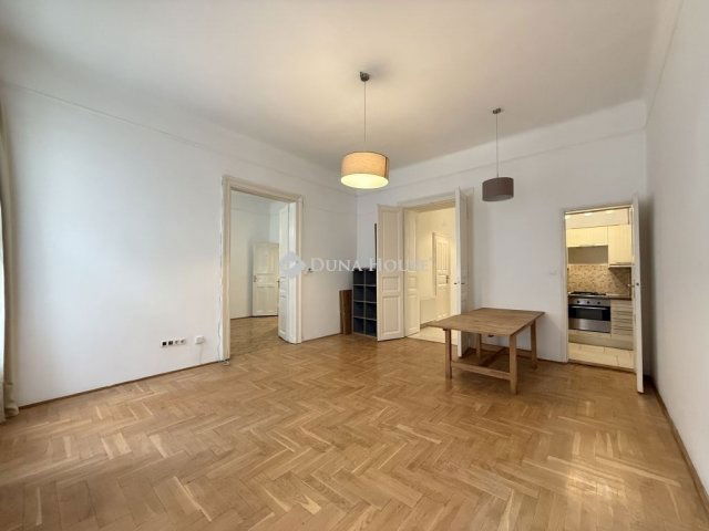 Eladó téglalakás, Budapesten, VI. kerületben 129.9 M Ft