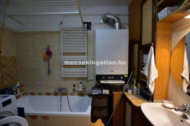 Eladó téglalakás, Pécsett 110 M Ft, 3 szobás
