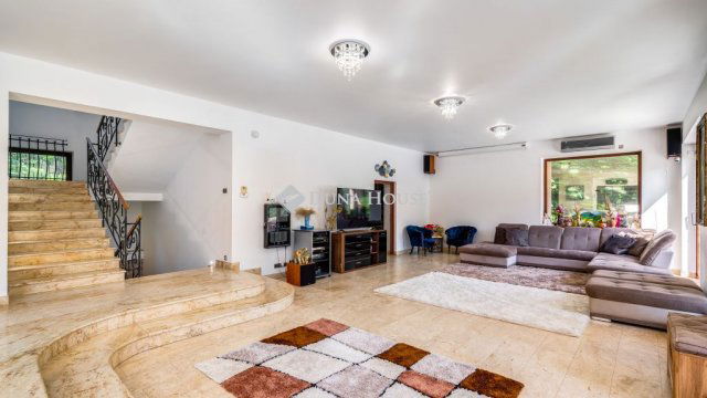 Eladó családi ház, Gödöllőn 680 M Ft, 7 szobás