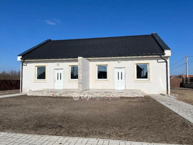 Eladó téglalakás, Tápiószőlősön 42.95 M Ft, 2+1 szobás