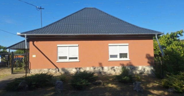Eladó családi ház, Nyírbátorban 40 M Ft, 2+1 szobás