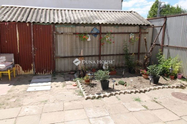 Eladó családi ház, Szegeden 46 M Ft, 2 szobás
