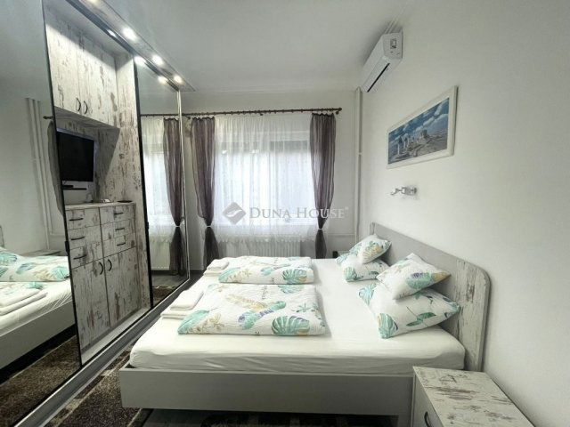 Eladó családi ház, Szegeden 289 M Ft, 6 szobás