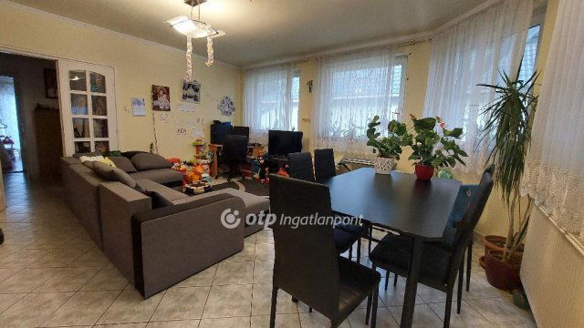 Eladó családi ház, Veresegyházon 109 M Ft, 7 szobás