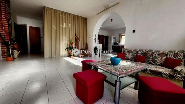 Eladó családi ház, Kiskunlacházán 85 M Ft, 5 szobás