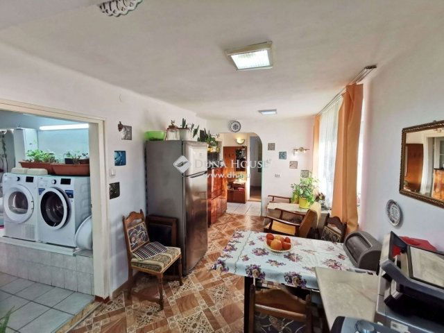Eladó családi ház, Cegléden 49.9 M Ft, 4 szobás
