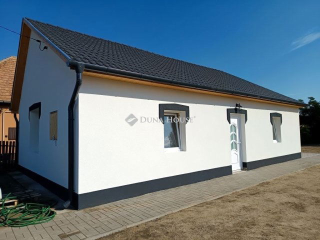 Eladó családi ház, Abonyban 34.9 M Ft, 3 szobás