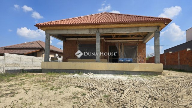 Eladó családi ház, Baján 100 M Ft, 4 szobás